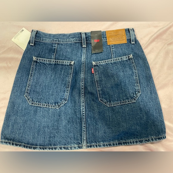 LEVI’S JEAN SKIRT - NEW - Picture 2 of 3